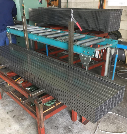 103-スチール鋼管プレス切断とスリット加工