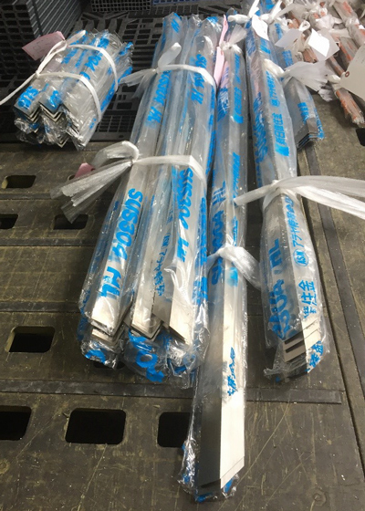 116-ＳＵＳ３０４アングル（ＨＬ）3ｘ40ｘ40の切断加工