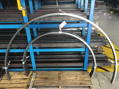 164-角パイプ25ｘ25ｘ1.6の弓曲げ（半円強）　内602Ｒ