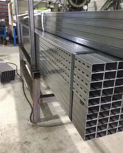 166-角パイプ40ｘ25ｘ1.6（S１）のスリット加工