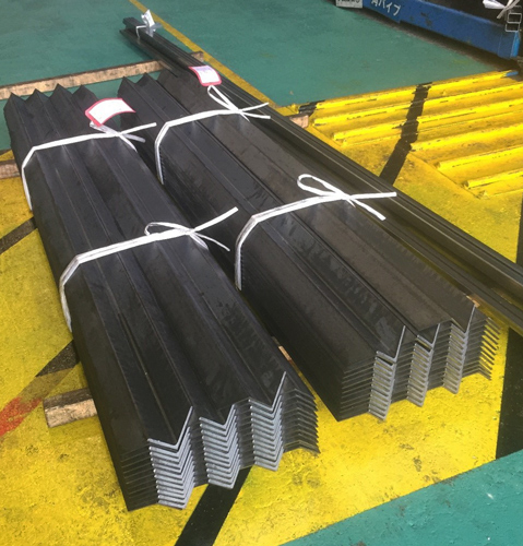 180-アングル　4ｘ50ｘ50　　60°の両斜め切断