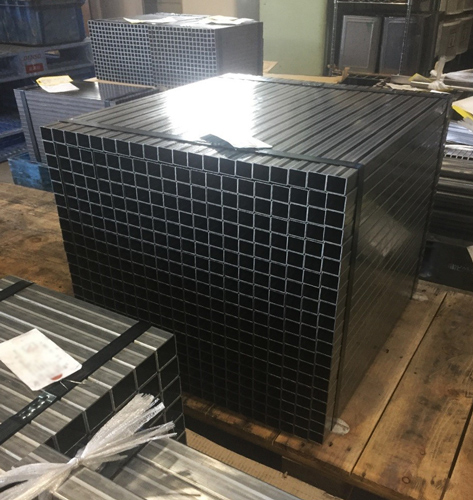 183-ＳＴＫＭＲＲ　25ｘ25ｘ1.2　プレス切断